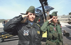 kadin-pilotlar-generalleri-aglatti-568681